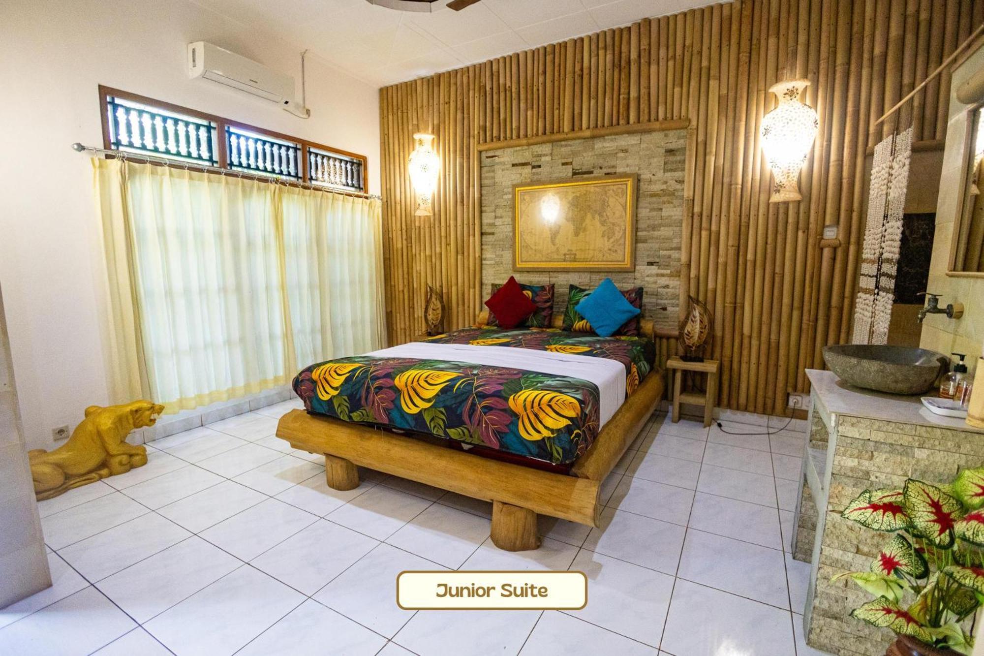 Kaia Lovina Guest House Junior Suite Extérieur photo